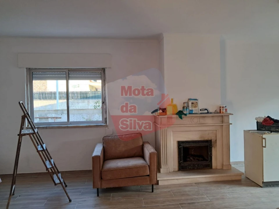 Apartamento T2 para Arrendamento em Quinta do Conde Foto 5