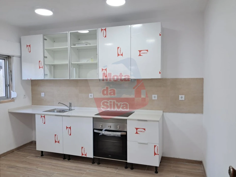 Apartamento T2 para Arrendamento em Quinta do Conde Foto 2
