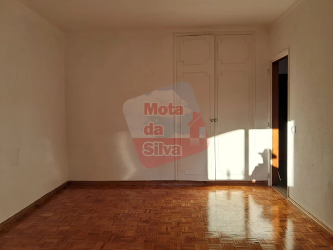Apartamento T2 para Arrendamento em Quinta do Conde Foto 8