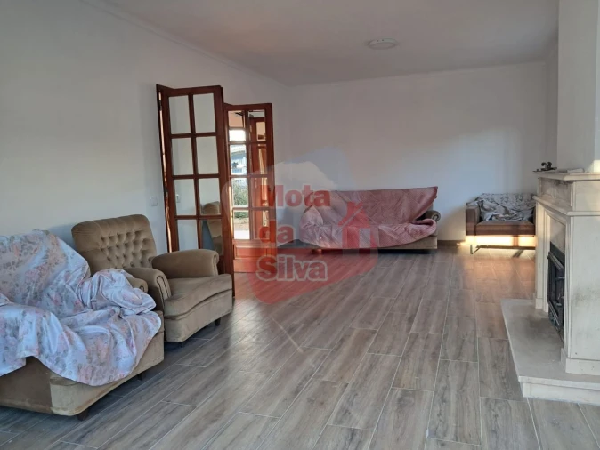 Apartamento T2 para Arrendamento em Quinta do Conde Foto 3