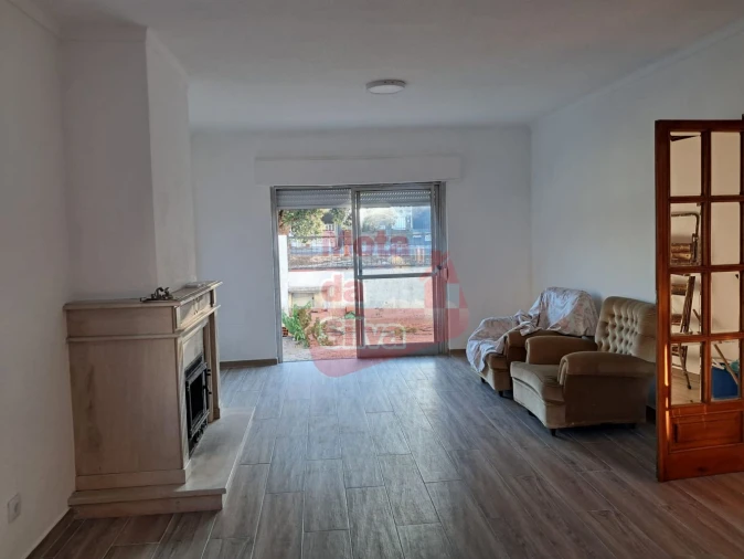 Apartamento T2 para Arrendamento em Quinta do Conde Foto 4