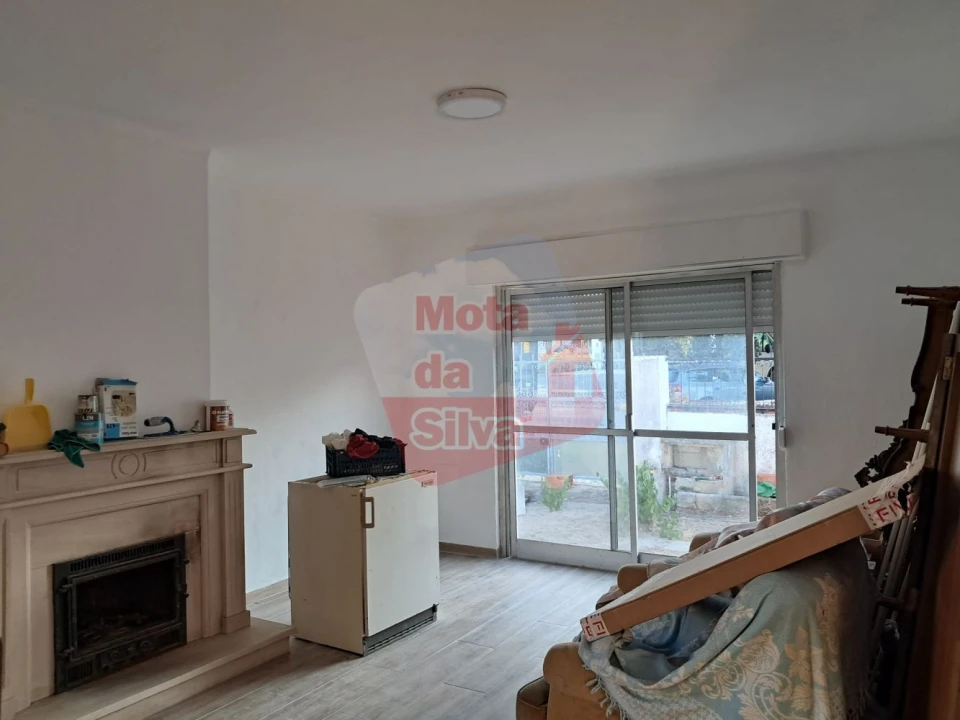 Apartamento T2 para Arrendamento em Quinta do Conde Foto 3