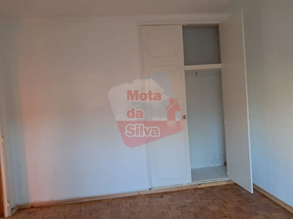 Apartamento T2 para Arrendamento em Quinta do Conde Foto 9