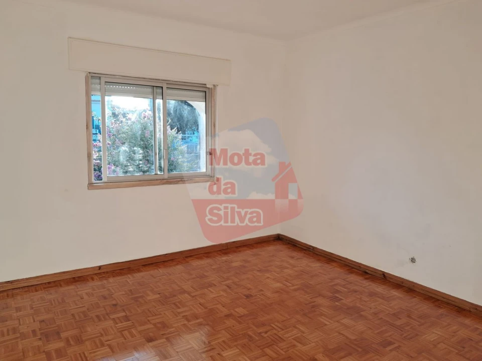 Apartamento T2 para Arrendamento em Quinta do Conde Foto 7