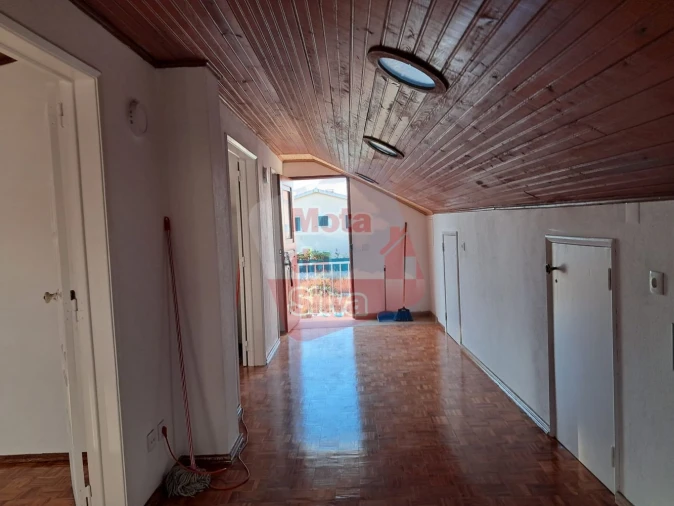 Apartamento T2 para Arrendamento em Quinta do Conde Foto 3