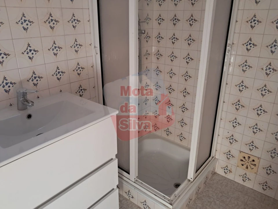 Apartamento T2 para Arrendamento em Quinta do Conde Foto 10