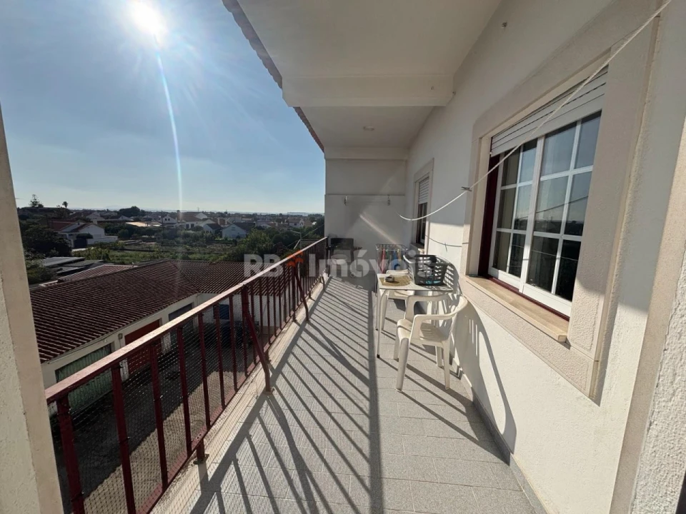 Apartamento T2 para Venda em Fazendas de Almeirim Foto 1