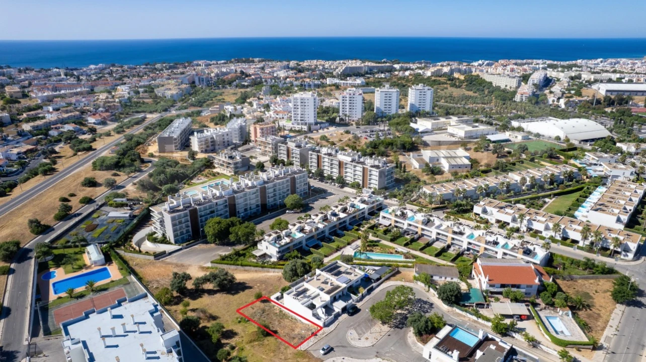 Terreno para Venda em Albufeira e Olhos de Água Foto 1