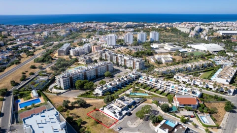 Terreno para Venda em Albufeira e Olhos de Água