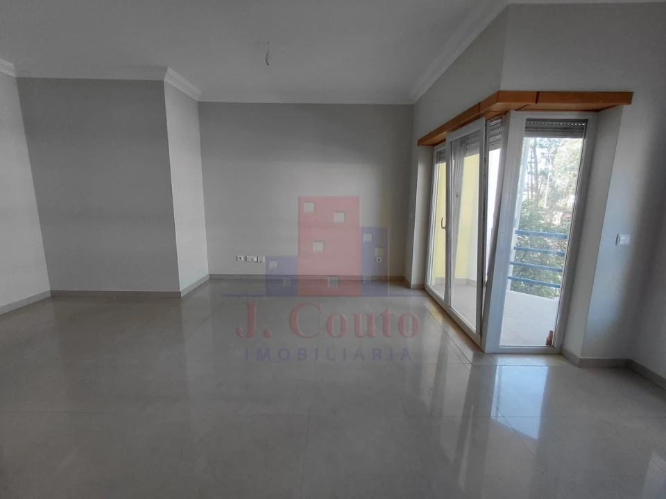 Apartamento T3 para Arrendamento em Caldas da Rainha - Santo Onofre e Serra do Bouro Foto 2
