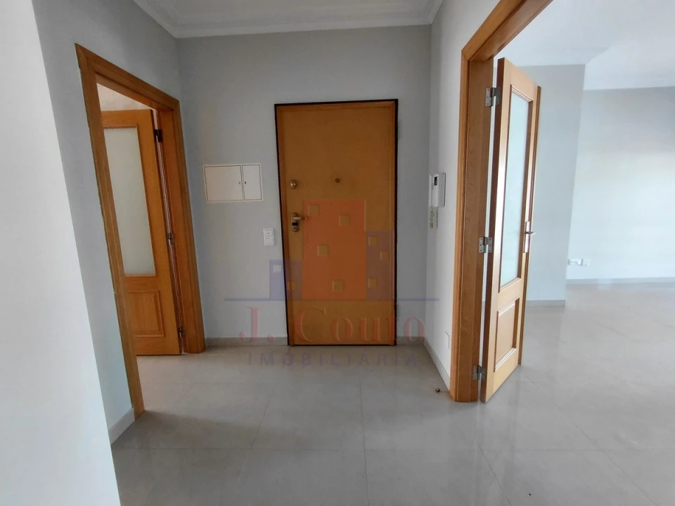 Apartamento T3 para Arrendamento em Caldas da Rainha - Santo Onofre e Serra do Bouro Foto 4