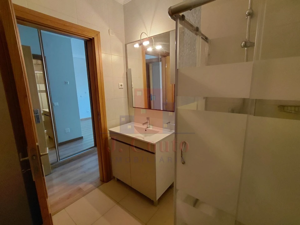 Apartamento T3 para Arrendamento em Caldas da Rainha - Santo Onofre e Serra do Bouro Foto 8