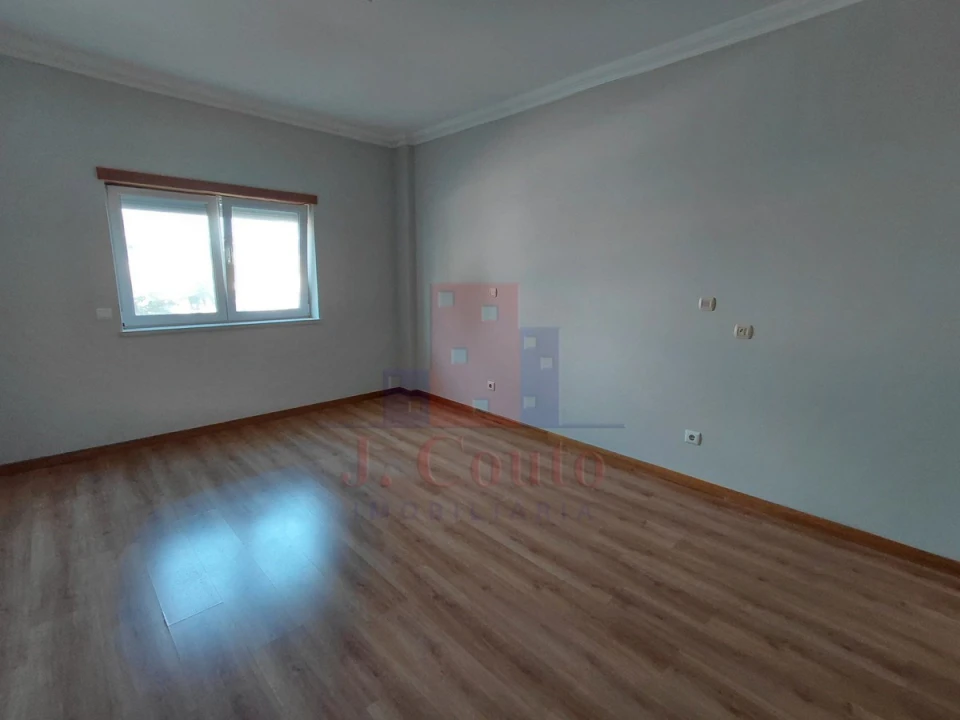Apartamento T3 para Arrendamento em Caldas da Rainha - Santo Onofre e Serra do Bouro Foto 9