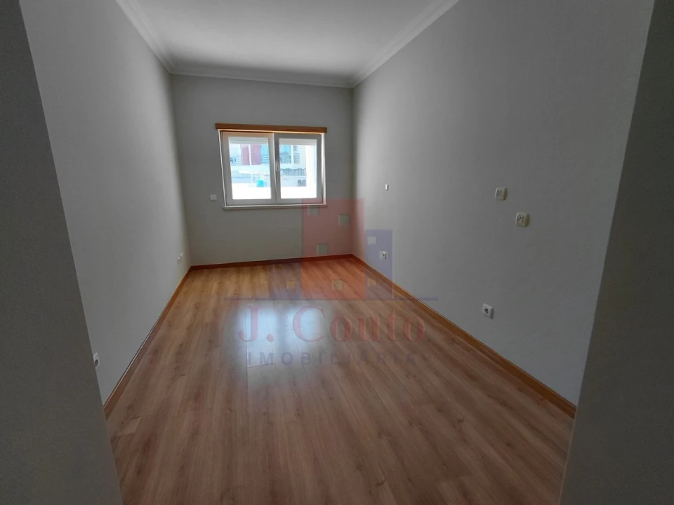 Apartamento T3 para Arrendamento em Caldas da Rainha - Santo Onofre e Serra do Bouro Foto 15