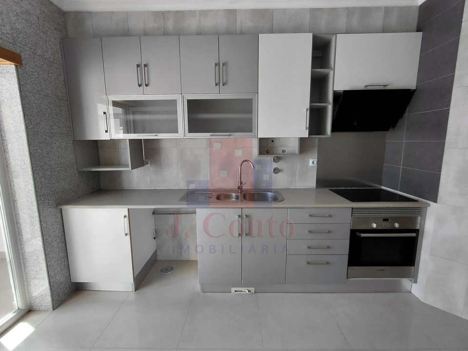 Apartamento T3 para Arrendamento em Caldas da Rainha - Santo Onofre e Serra do Bouro Foto 18