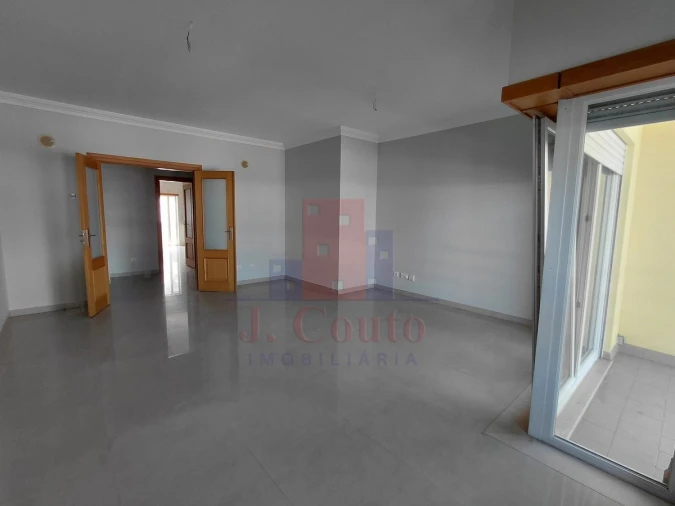 Apartamento T3 para Arrendamento em Caldas da Rainha - Santo Onofre e Serra do Bouro Foto 3