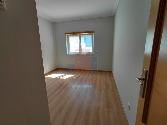 Apartamento T3 para Arrendamento em Caldas da Rainha - Santo Onofre e Serra do Bouro Foto 14