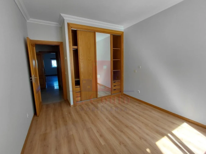 Apartamento T3 para Arrendamento em Caldas da Rainha - Santo Onofre e Serra do Bouro Foto 16
