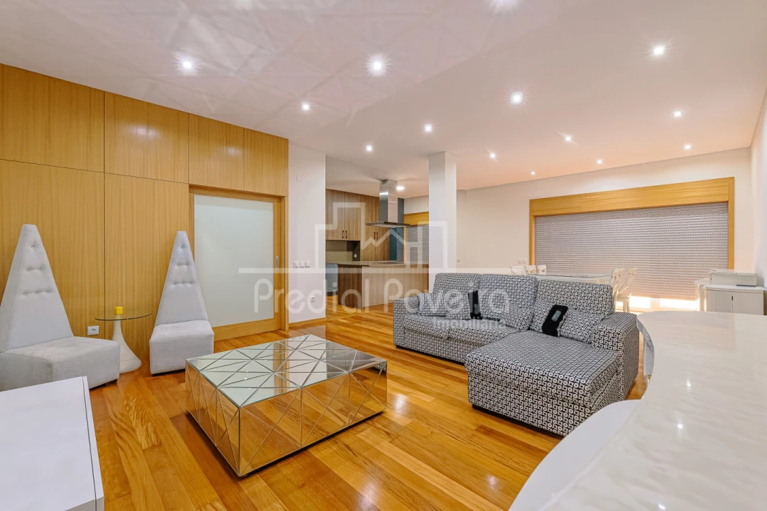 Apartamento T4 para Venda em Póvoa de Varzim, Beiriz e Argivai Foto 1