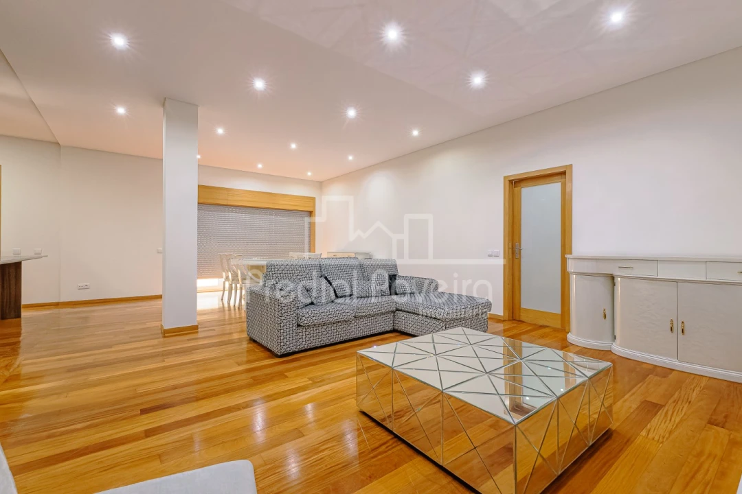 Apartamento T4 para Venda em Póvoa de Varzim, Beiriz e Argivai Foto 3