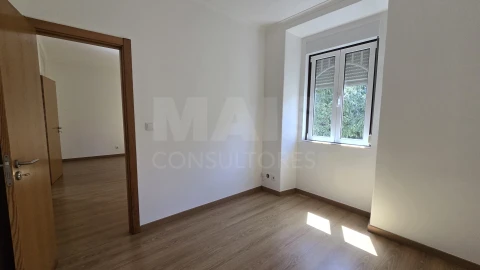 Apartamento T2 para Arrendamento em Alcantara