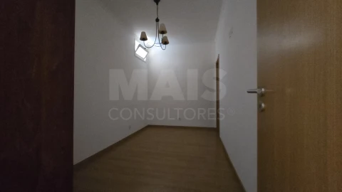Apartamento T2 para Arrendamento em Alcantara
