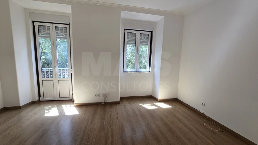 Apartamento T2 para Arrendamento em Alcantara