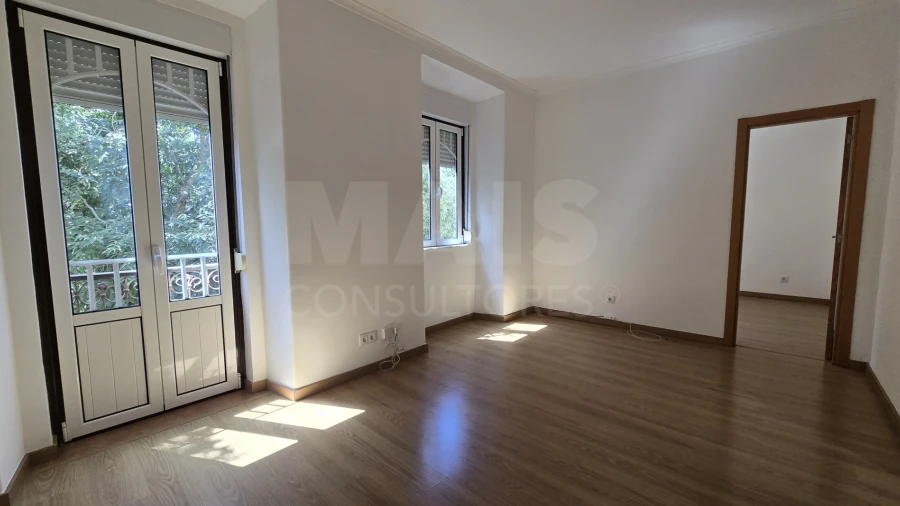Apartamento T2 para Arrendamento em Alcantara