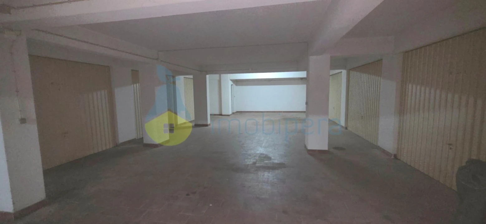 Garagem para Venda em Porches Foto 14
