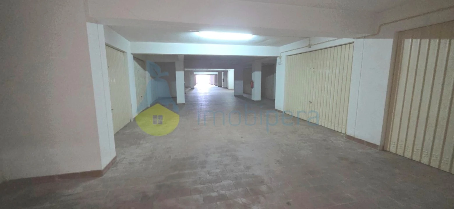 Garagem para Venda em Porches Foto 15