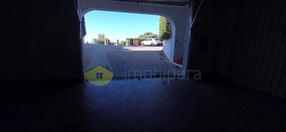 Garagem para Venda em Porches