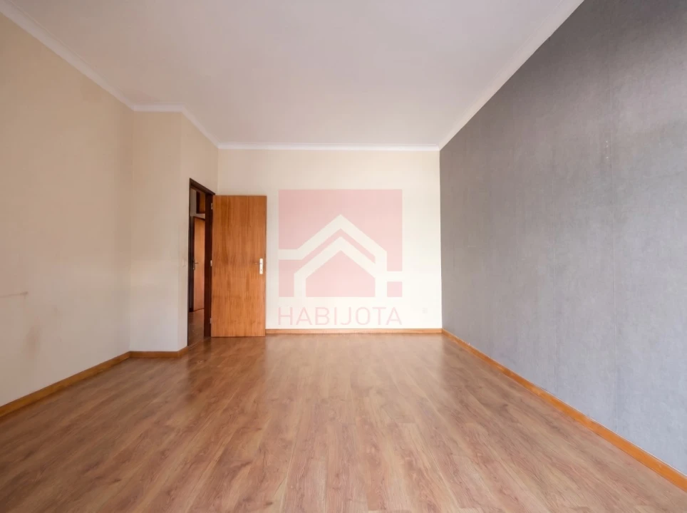 Apartamento T2 para Venda em Ramalde Foto 3