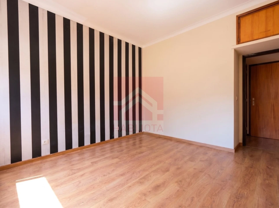 Apartamento T2 para Venda em Ramalde Foto 21