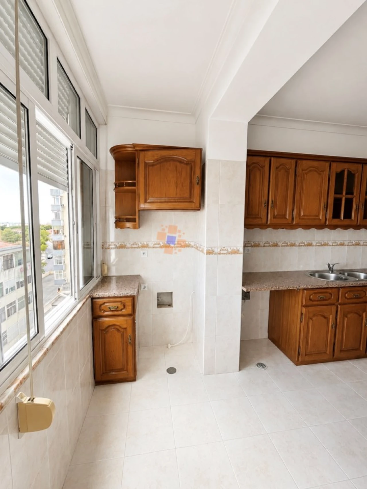 Apartamento T2 para Arrendamento em Laranjeiro e Feijó Foto 4