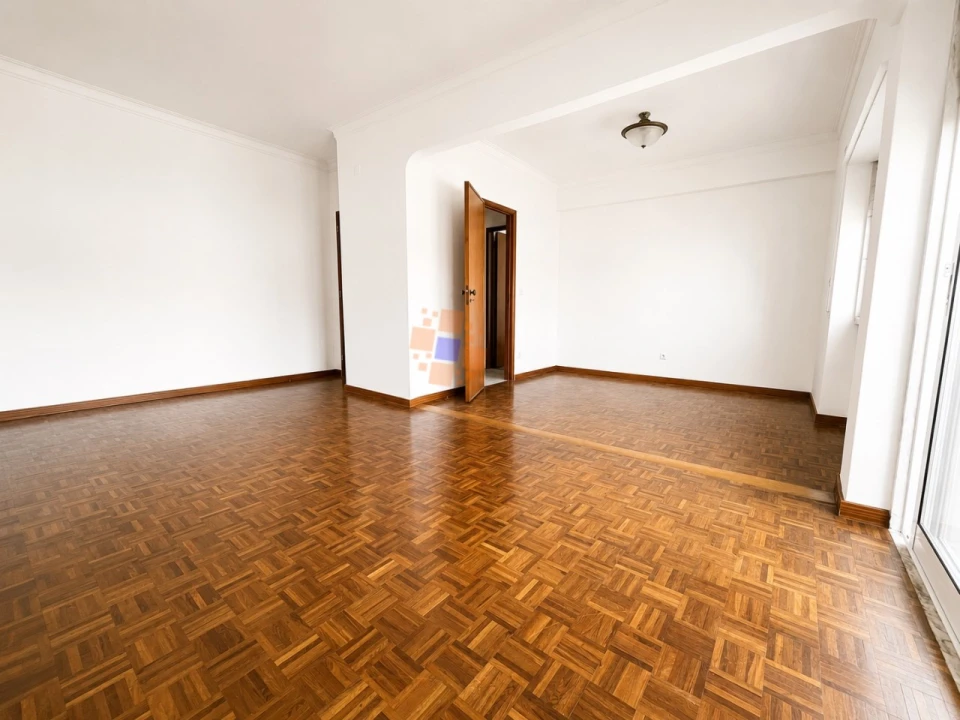 Apartamento T2 para Arrendamento em Laranjeiro e Feijó Foto 9