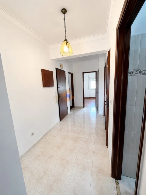 Apartamento T2 para Arrendamento em Laranjeiro e Feijó