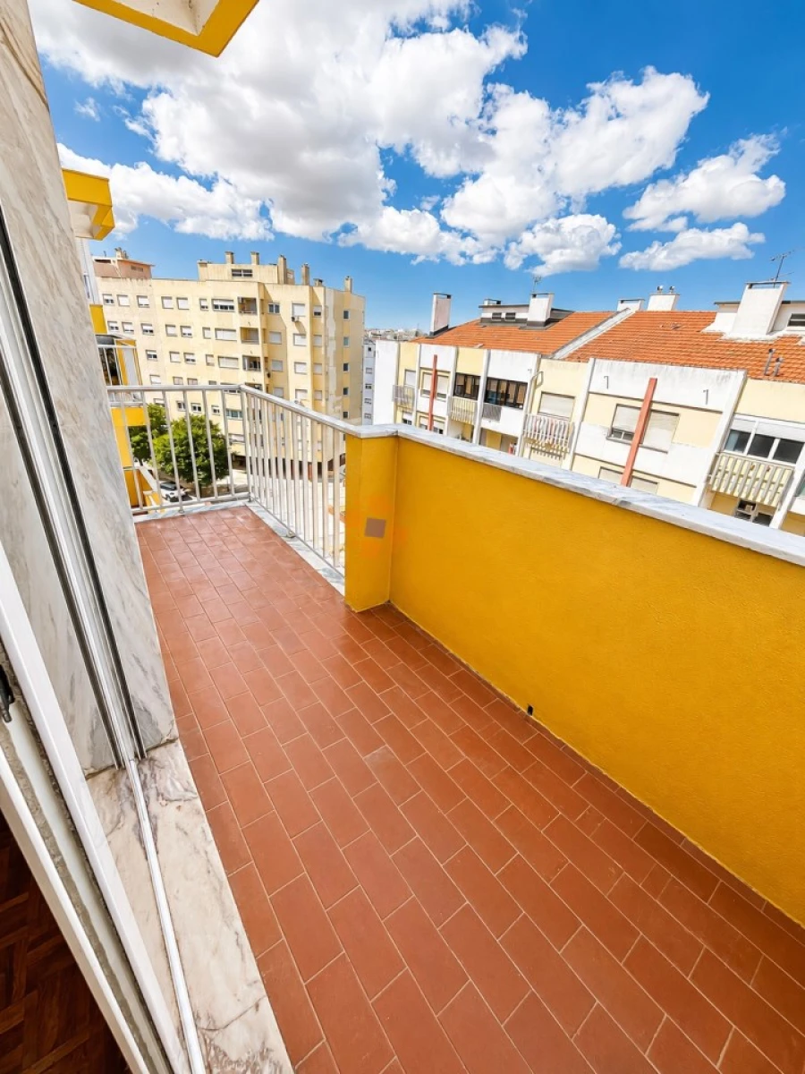 Apartamento T2 para Arrendamento em Laranjeiro e Feijó Foto 10