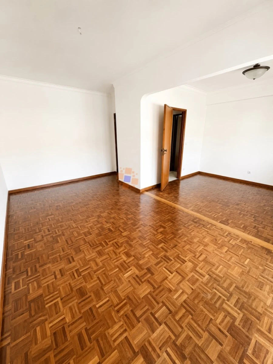 Apartamento T2 para Arrendamento em Laranjeiro e Feijó Foto 11