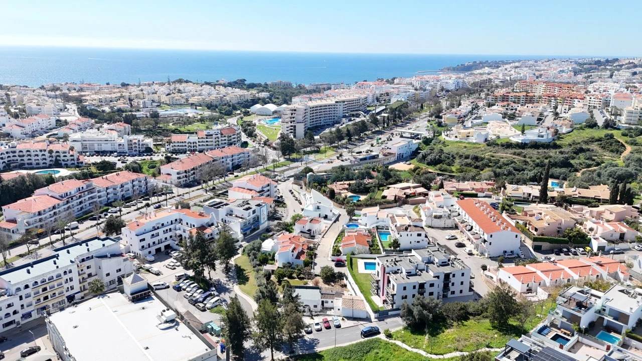 Moradia T6 para Venda em Albufeira e Olhos de Água Foto 1
