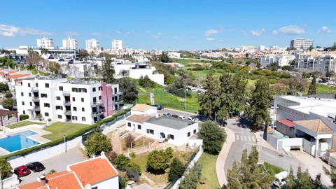 Moradia T6 para Venda em Albufeira e Olhos de Água