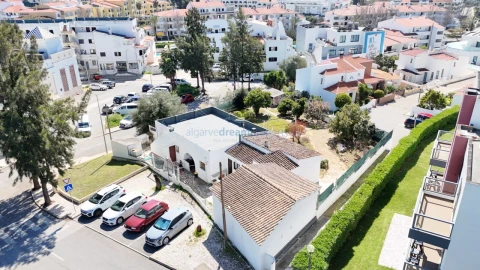 Moradia T6 para Venda em Albufeira e Olhos de Água
