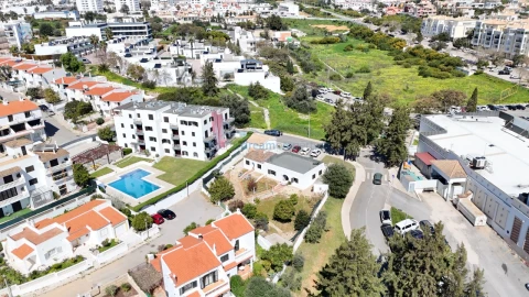 Moradia T6 para Venda em Albufeira e Olhos de Água