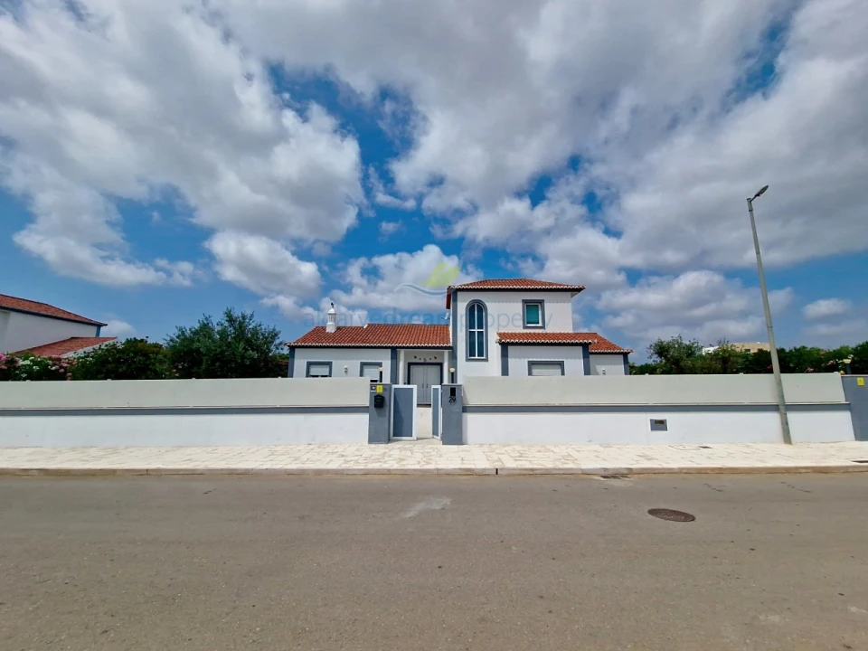 Moradia T4 para Venda em Quelfes Foto 40