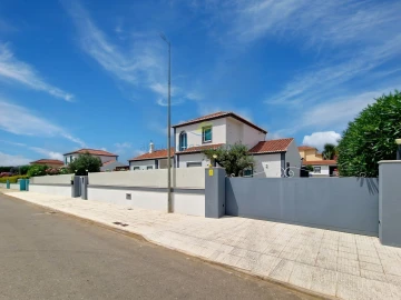 Moradia T4 para Venda em Quelfes