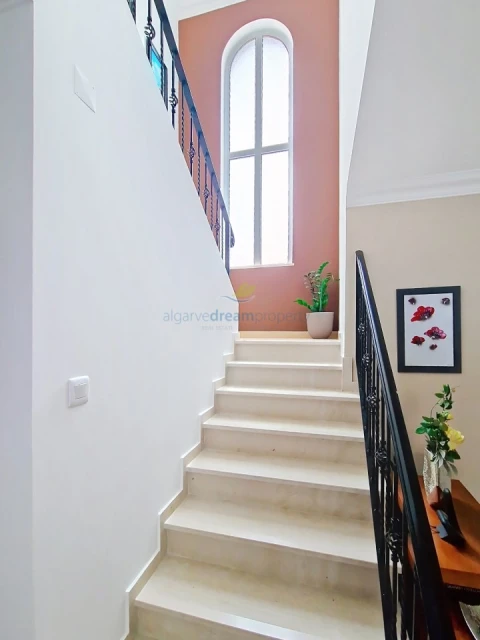 Moradia T4 para Venda em Quelfes