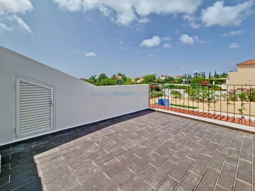 Moradia T4 para Venda em Quelfes