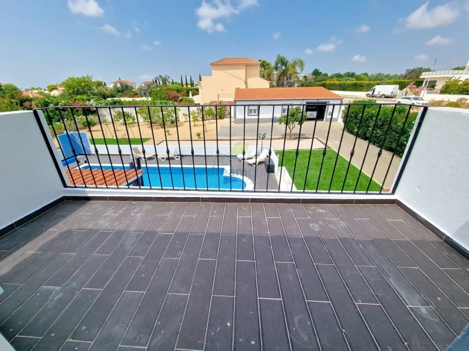 Moradia T4 para Venda em Quelfes Foto 26