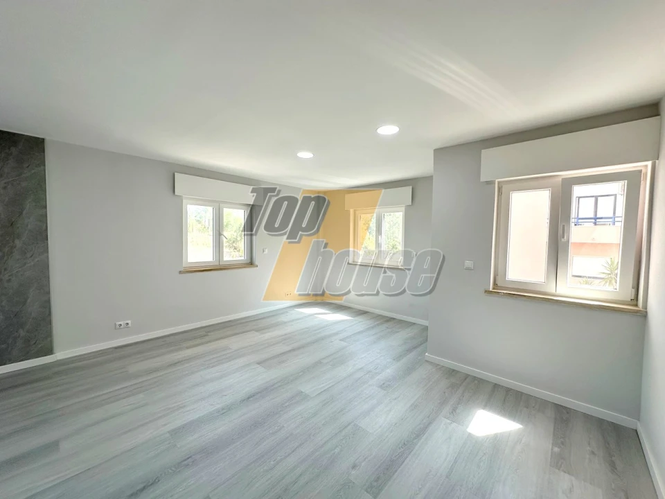 Apartamento T2 para Venda em Corroios Foto 6