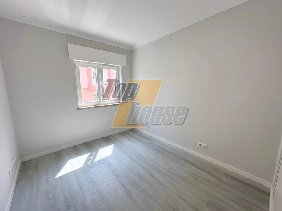 Apartamento T2 para Venda em Corroios Foto 11