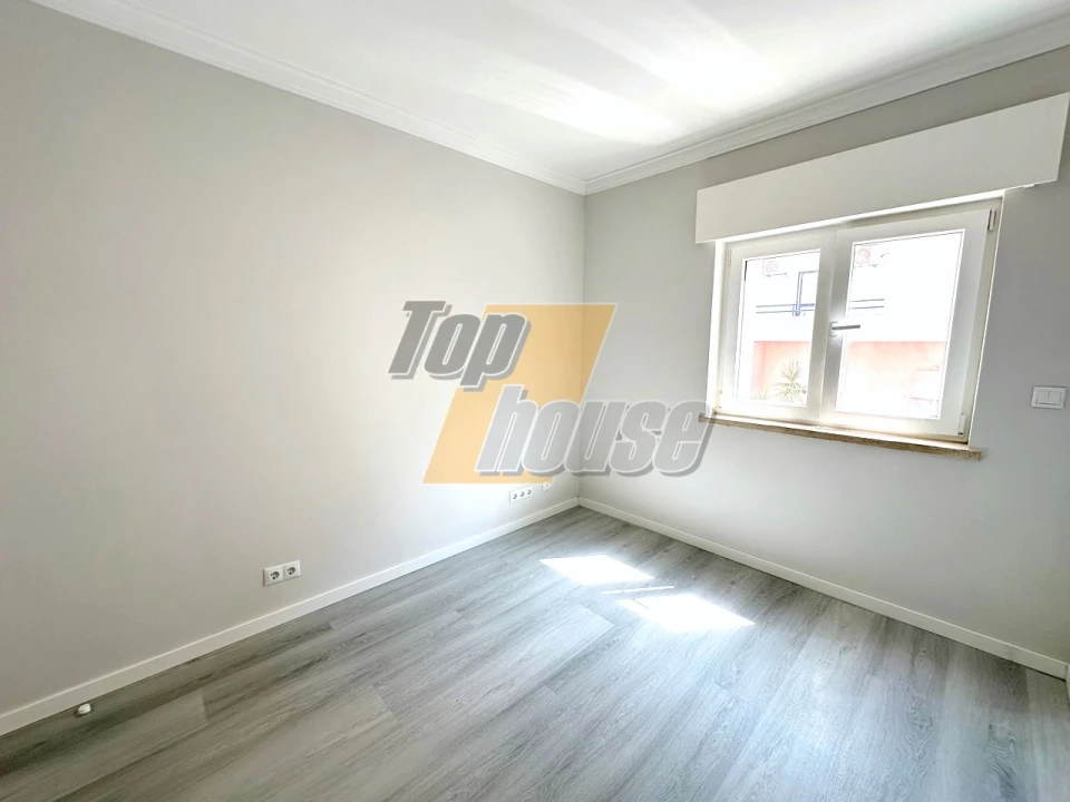 Apartamento T2 para Venda em Corroios Foto 13